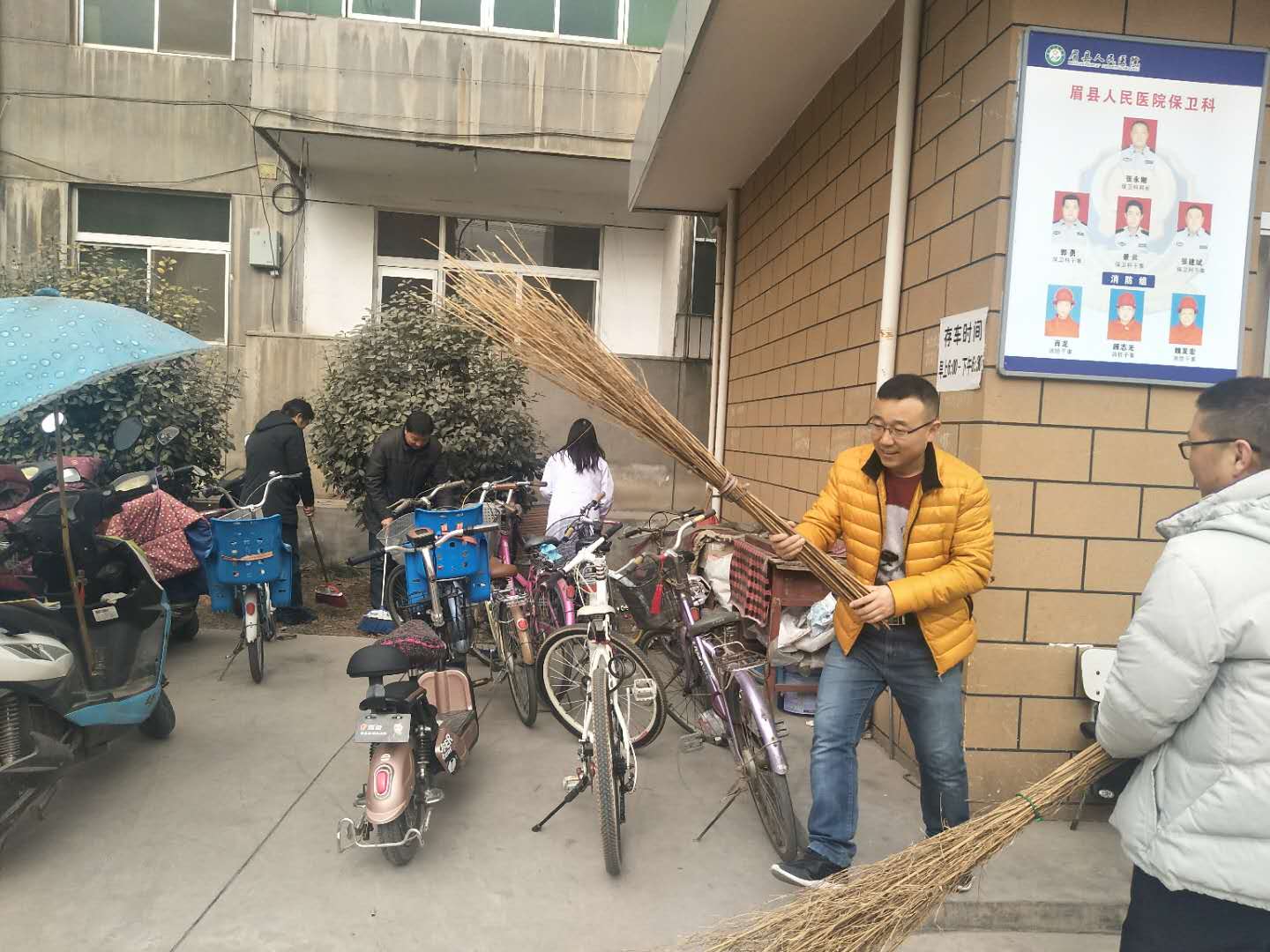 中共ewinner.com.cn总支部委员会 “党员进社区，服务群众零距离”系列报道